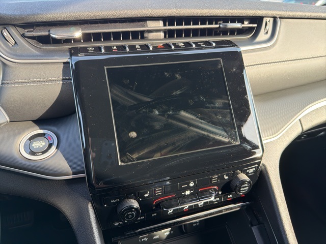 2025 Jeep Grand Cherokee Altitude photo 15