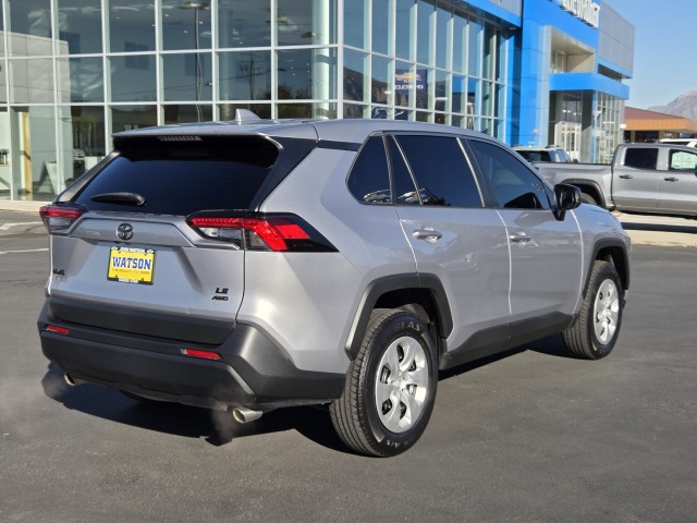 2023 Toyota RAV4 LE photo 3