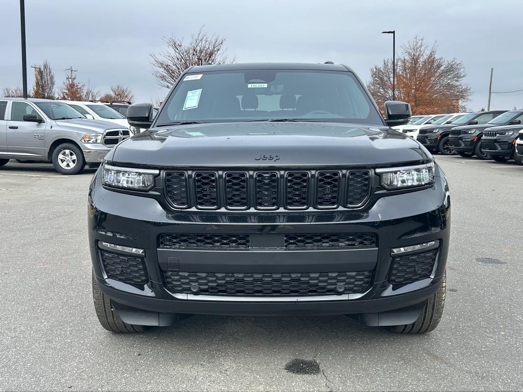 2025 Jeep Grand Cherokee Limited photo 2