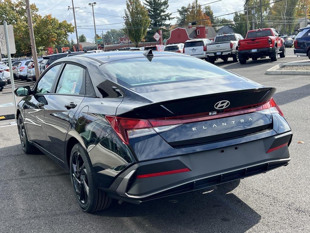2026 Hyundai Elantra SEL Sport photo 4
