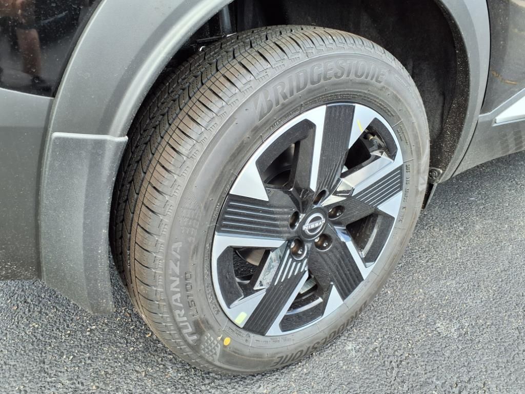 2025 Nissan Kicks SV photo 2