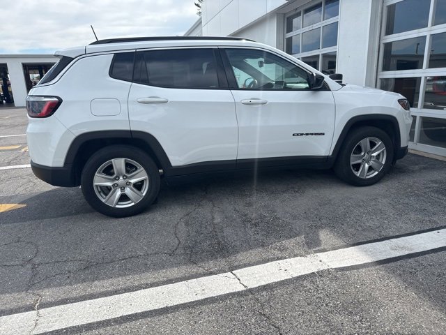 2022 Jeep Compass Latitude photo 3