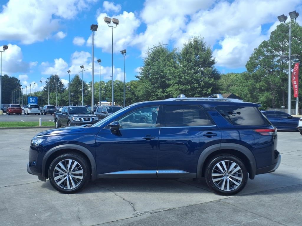 2022 Nissan Pathfinder Platinum photo 5