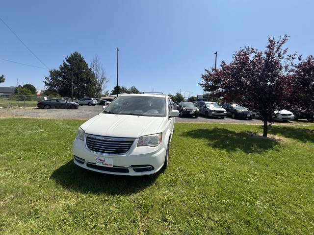 Pre-Owned 2012 Chrysler Town & Country TOURING