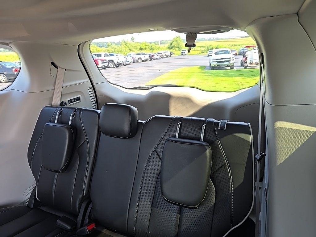 2022 Chrysler Pacifica Limited photo 36
