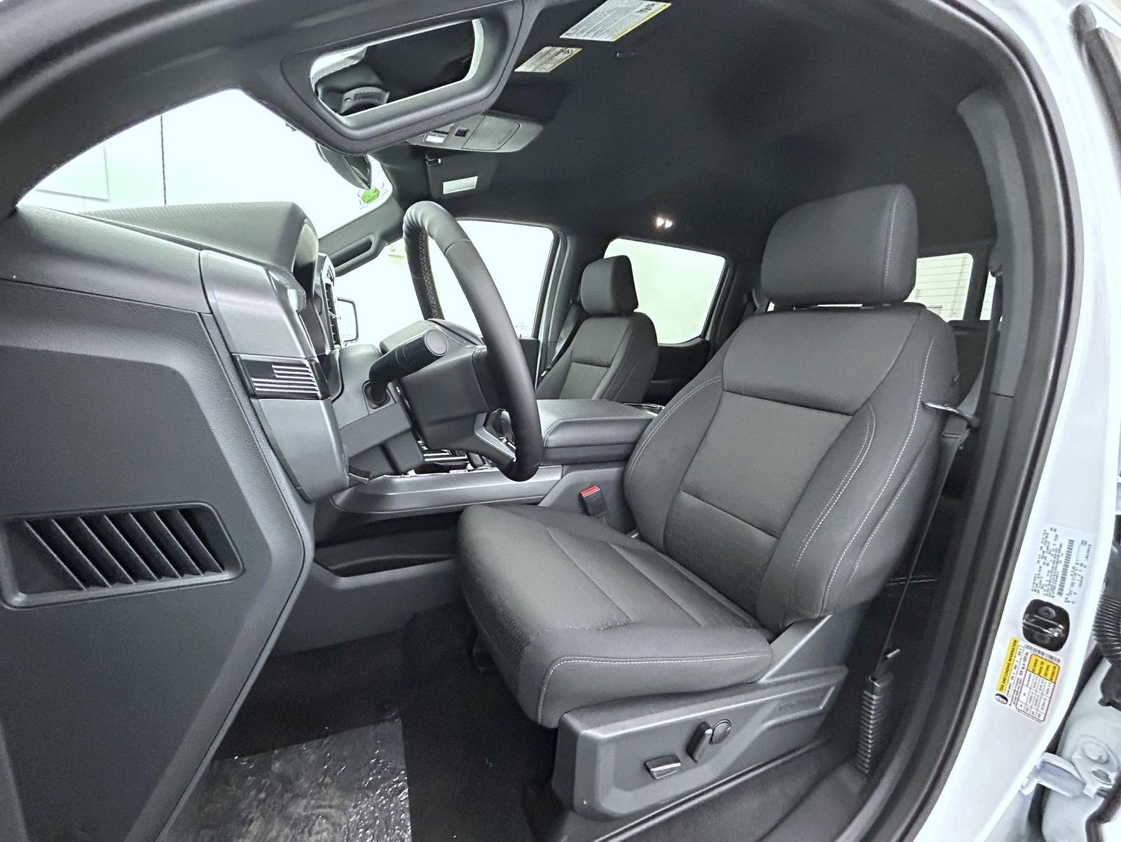 2025 Ford F-150 XLT photo 9