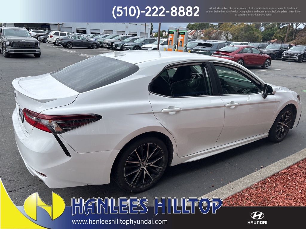 2021 Toyota Camry SE photo 3