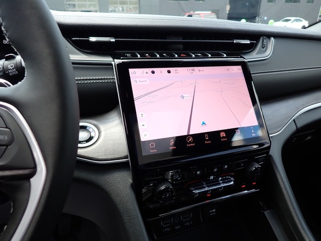 2025 Jeep Grand Cherokee Limited photo 16