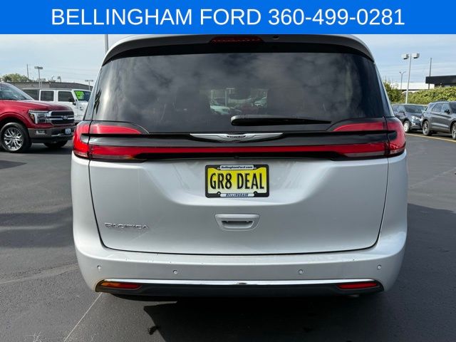 2024 Chrysler Pacifica Touring L photo 6
