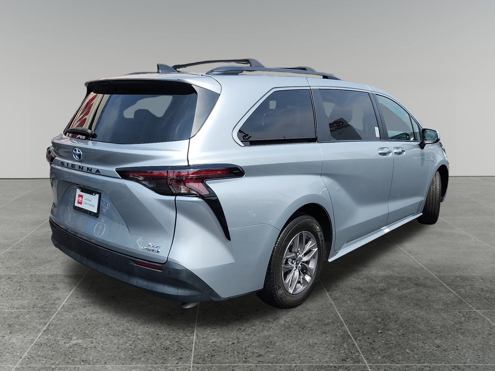 2023 Toyota Sienna XLE photo 7