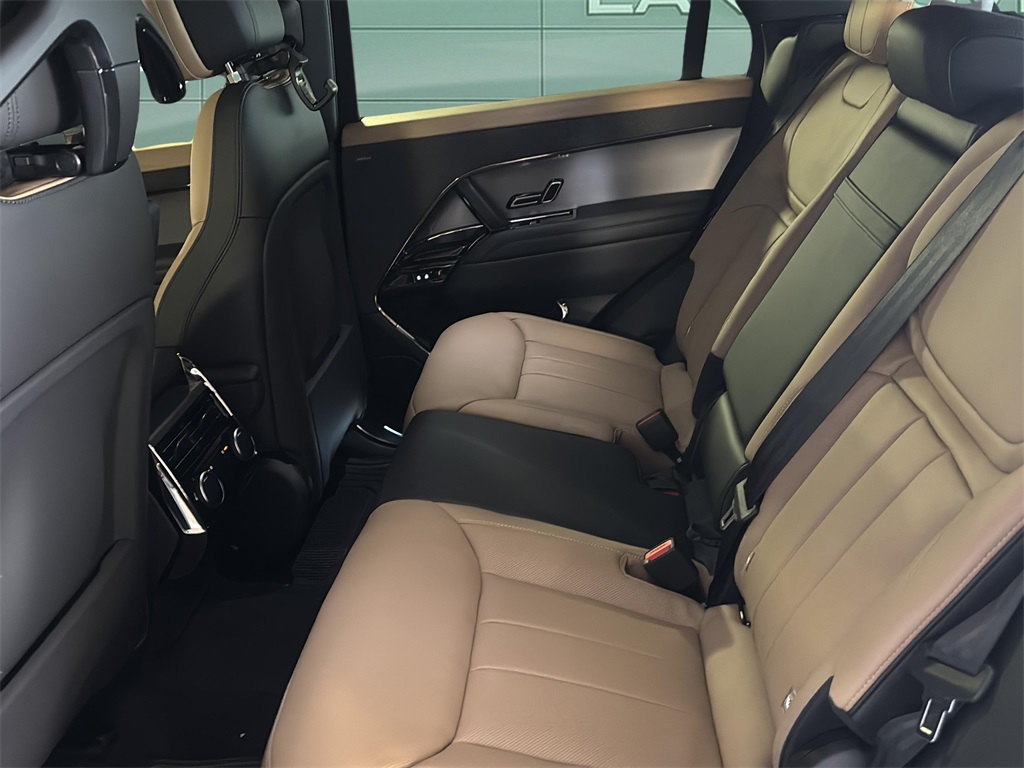 2025 Land Rover Range Rover Sport SE photo 14
