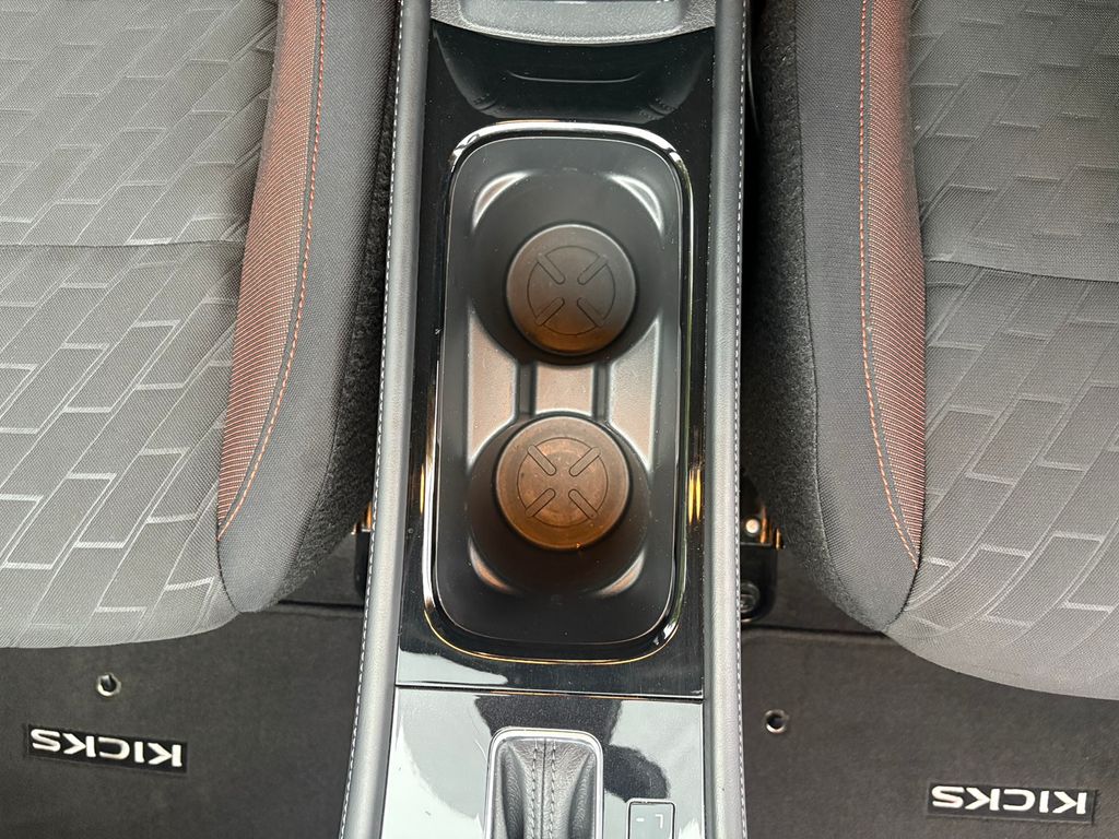 2023 Nissan Kicks SR photo 21
