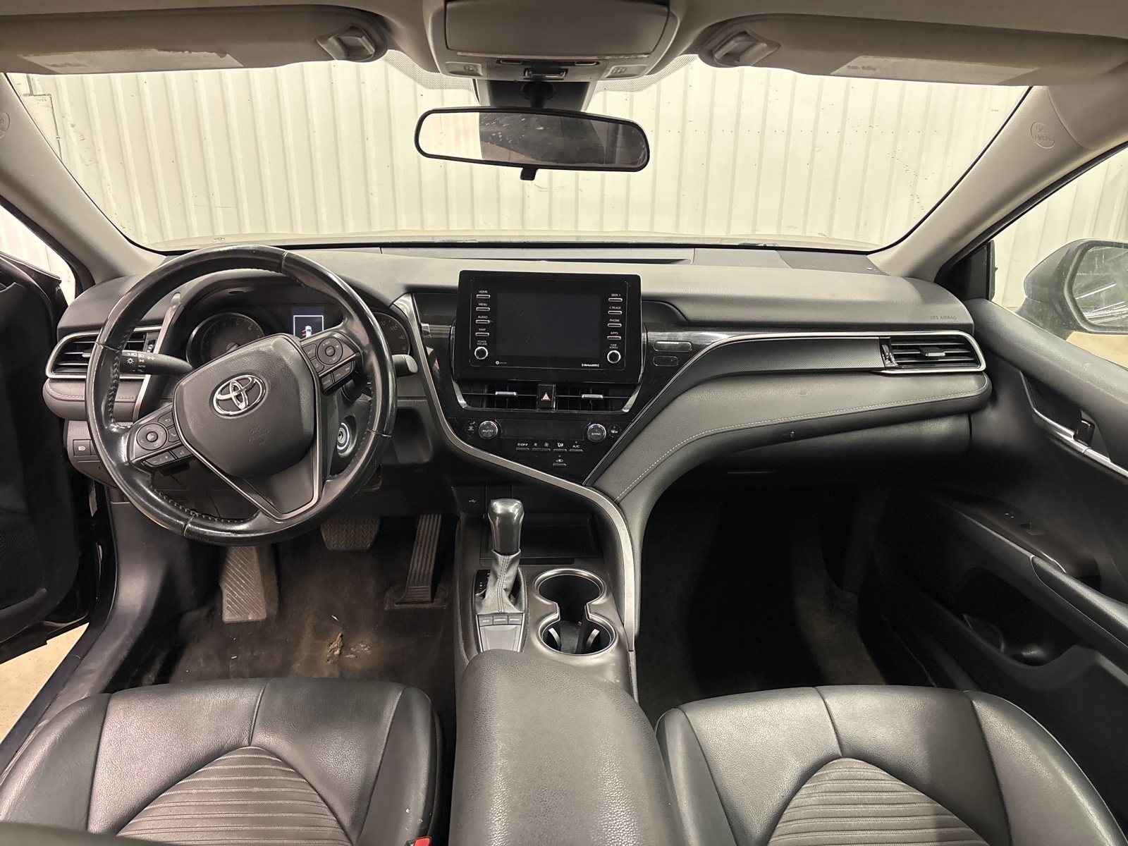 2022 Toyota Camry SE photo 7