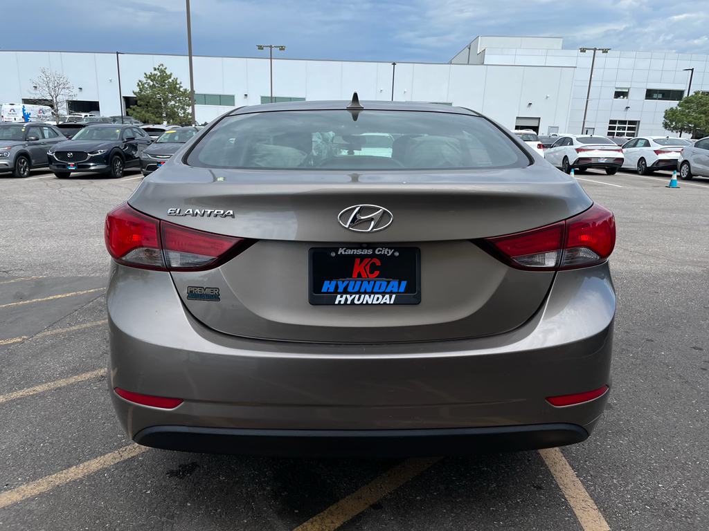2015 Hyundai Elantra SE photo 4