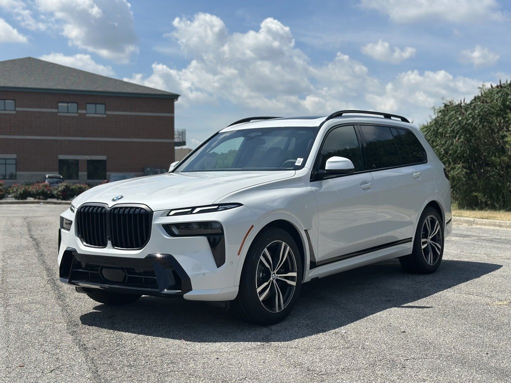New 2026 Mineral White Metallic BMW xDrive40i image 3