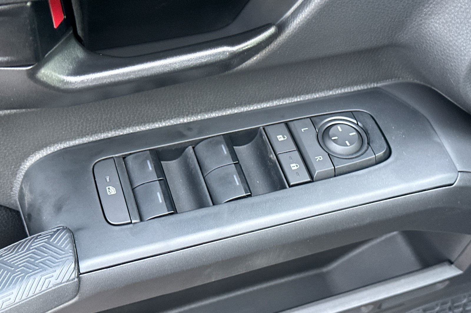 2025 Toyota Tacoma SR5 photo 12