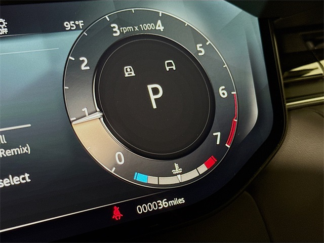 2025 Land Rover Range Rover SE photo 13