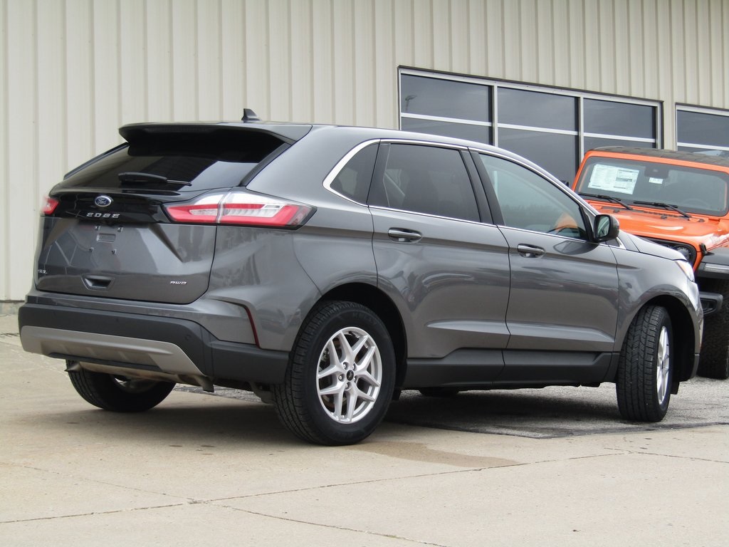 2024 Ford Edge SEL photo 3