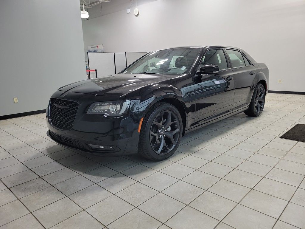 2023 Chrysler 300 S photo 3