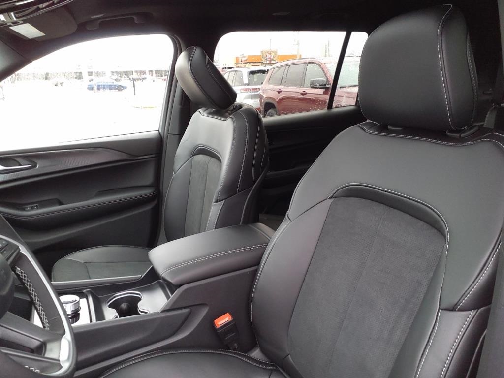 2025 Jeep Grand Cherokee Altitude X photo 8