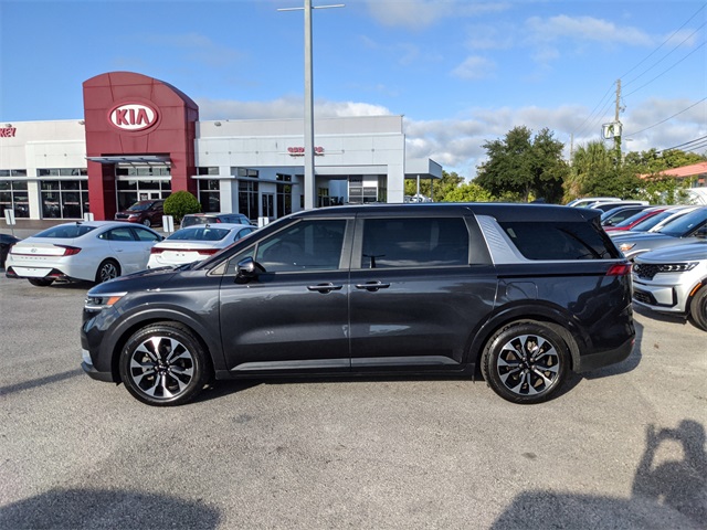 2024 Kia Carnival EX photo 3