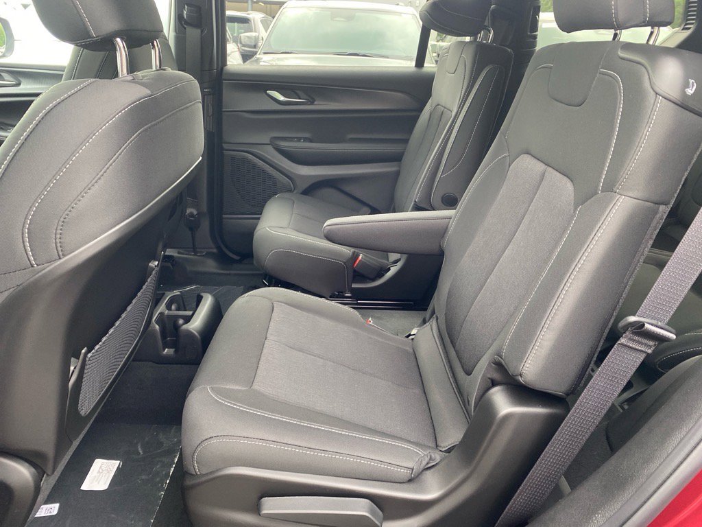 2025 Jeep Grand Cherokee Laredo X photo 11
