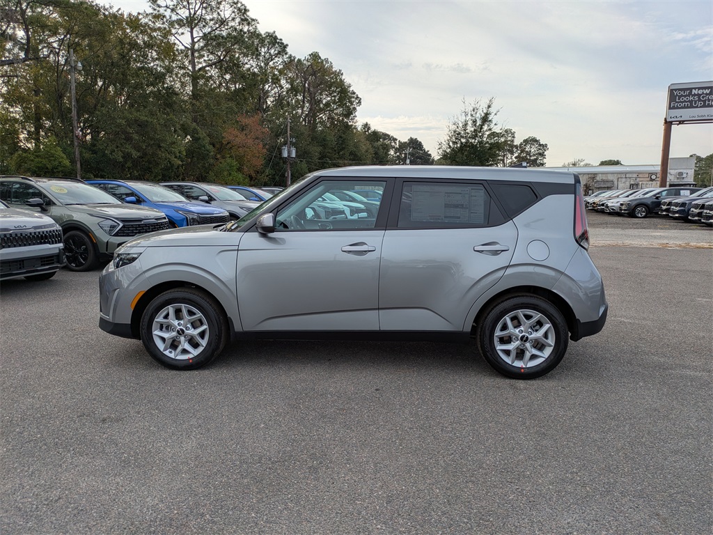 2025 Kia Soul LX photo 3