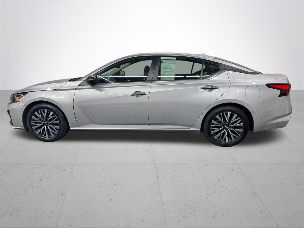 2024 Nissan Altima 2.5 SV photo 2