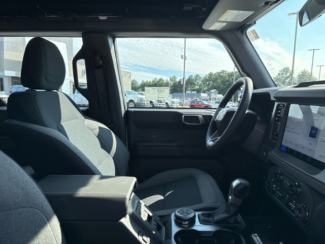 2025 Ford Bronco Base photo 15