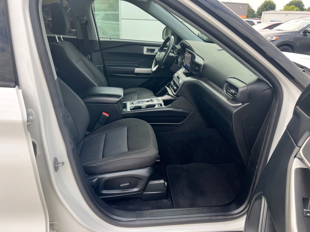 2022 Ford Explorer XLT photo 34