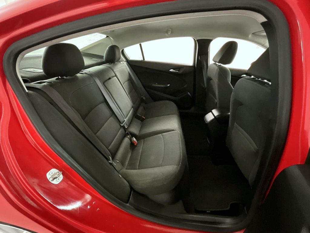 2016 Chevrolet Cruze LT photo 16