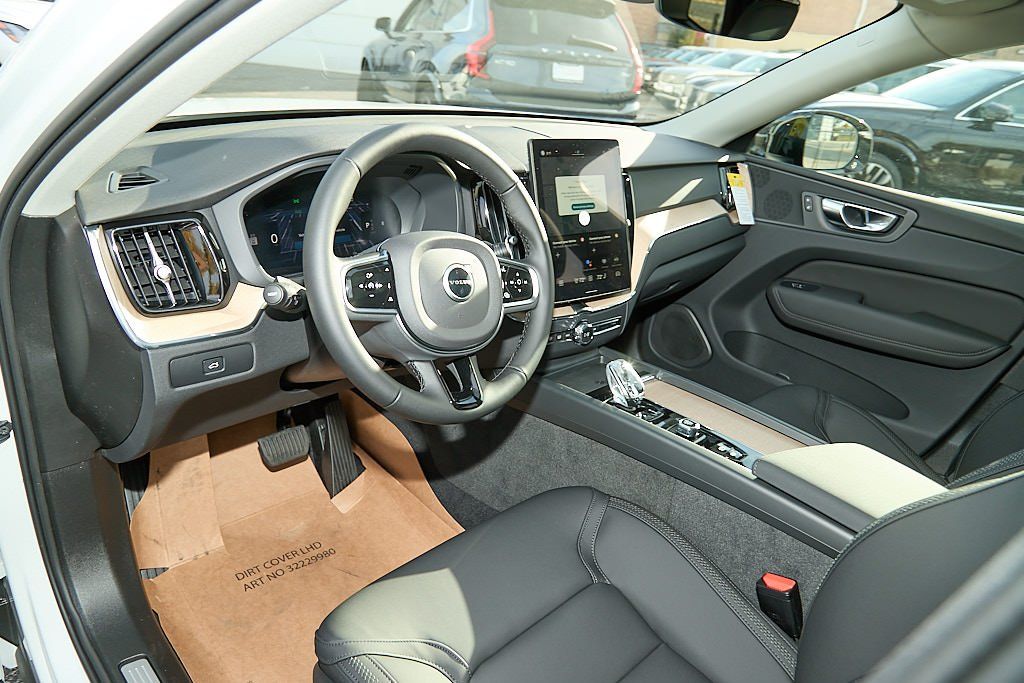 2026 VOLVO XC60 - Image 11