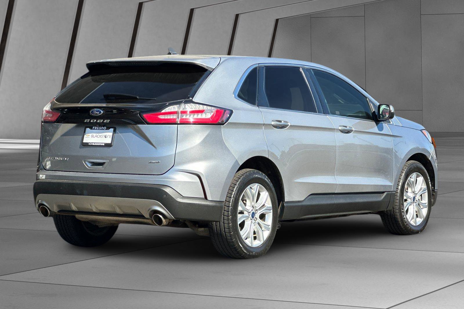 2022 Ford Edge Titanium photo 3