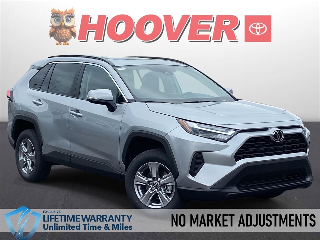 2025 Toyota RAV4 XLE's photo