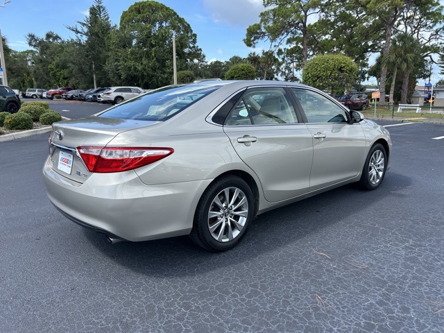 2015 Toyota Camry Hybrid XLE photo 6