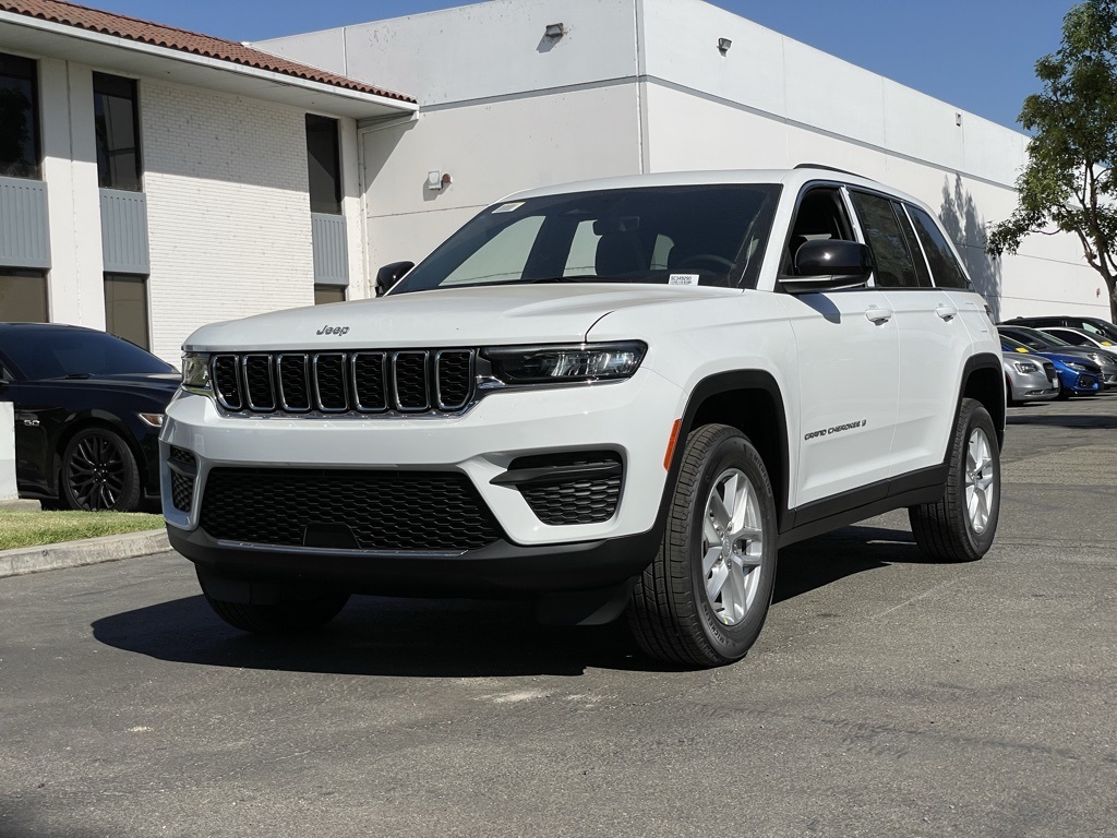 2025 Jeep Grand Cherokee Laredo X photo 2