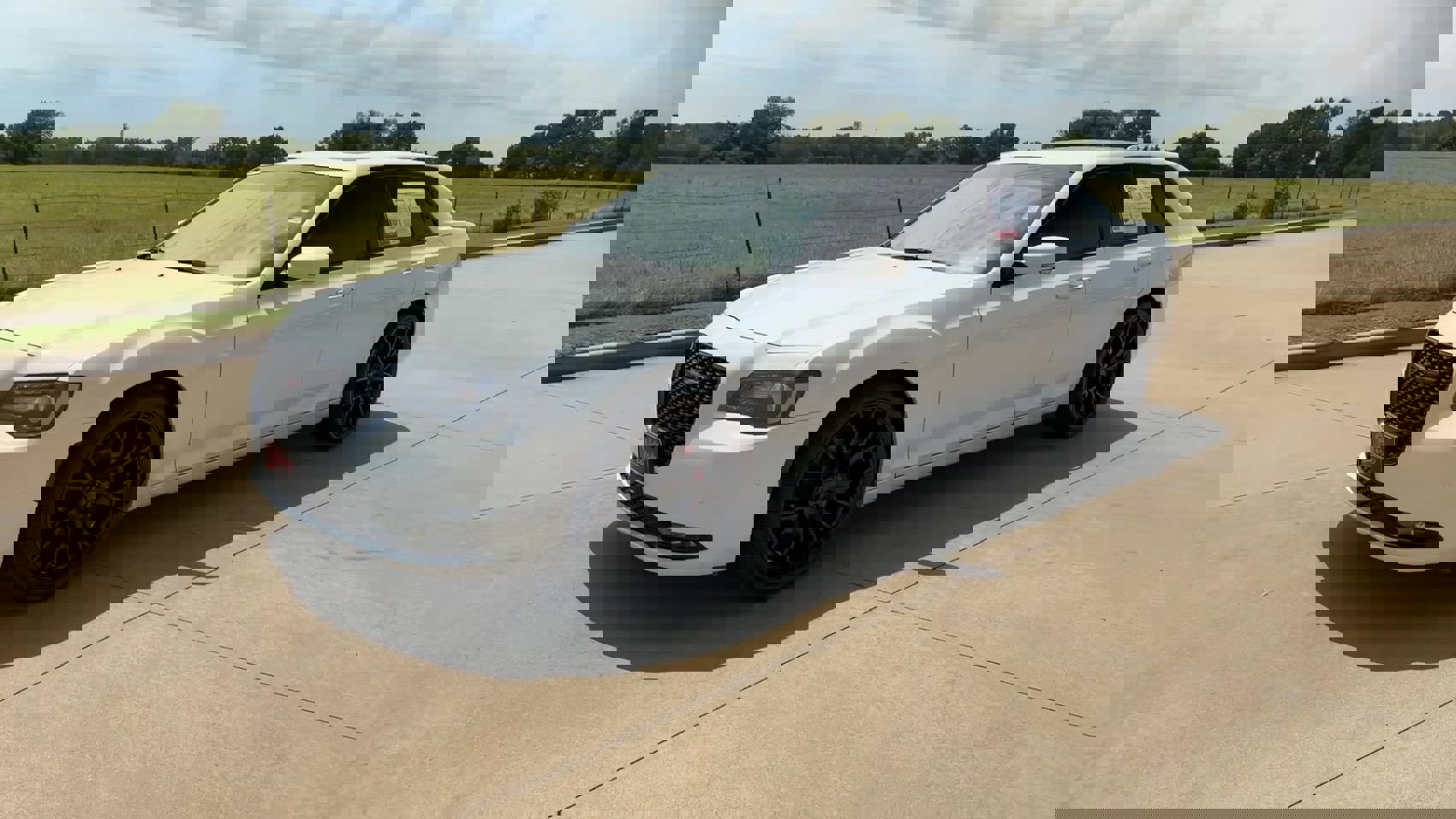 2023 Chrysler 300 photo 3