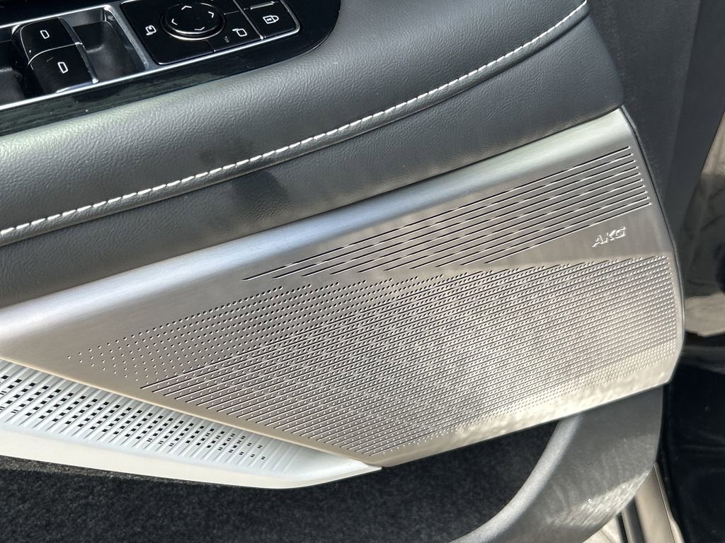 2025 Cadillac Optiq Luxury photo 16
