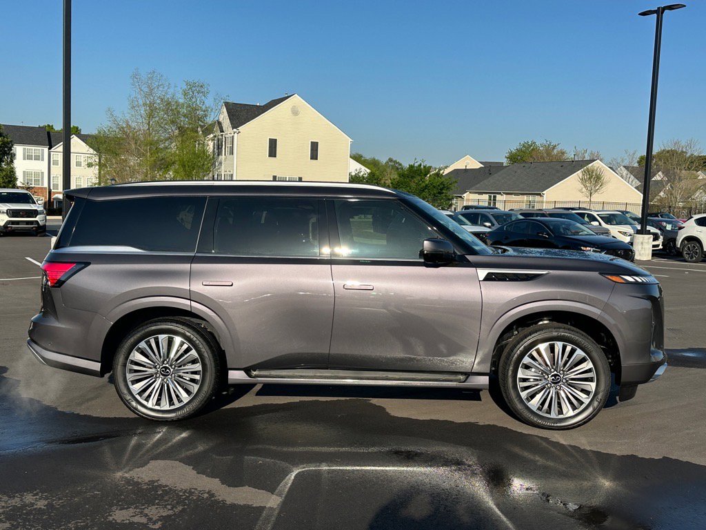 2025 Infiniti QX80 Luxe photo 2