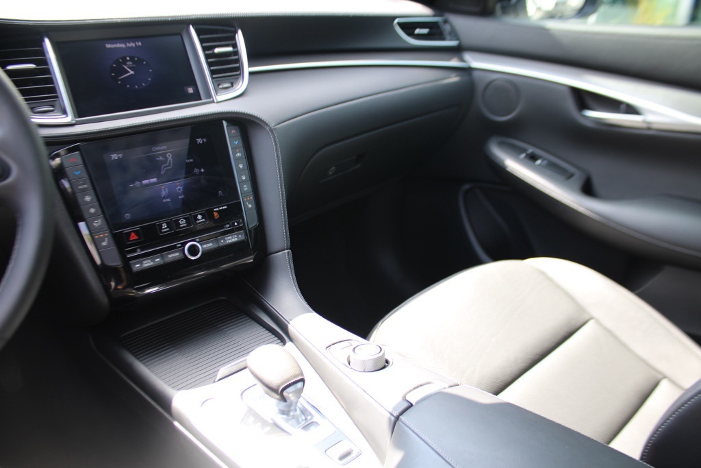 2022 Infiniti QX50 Luxe AWD photo 19