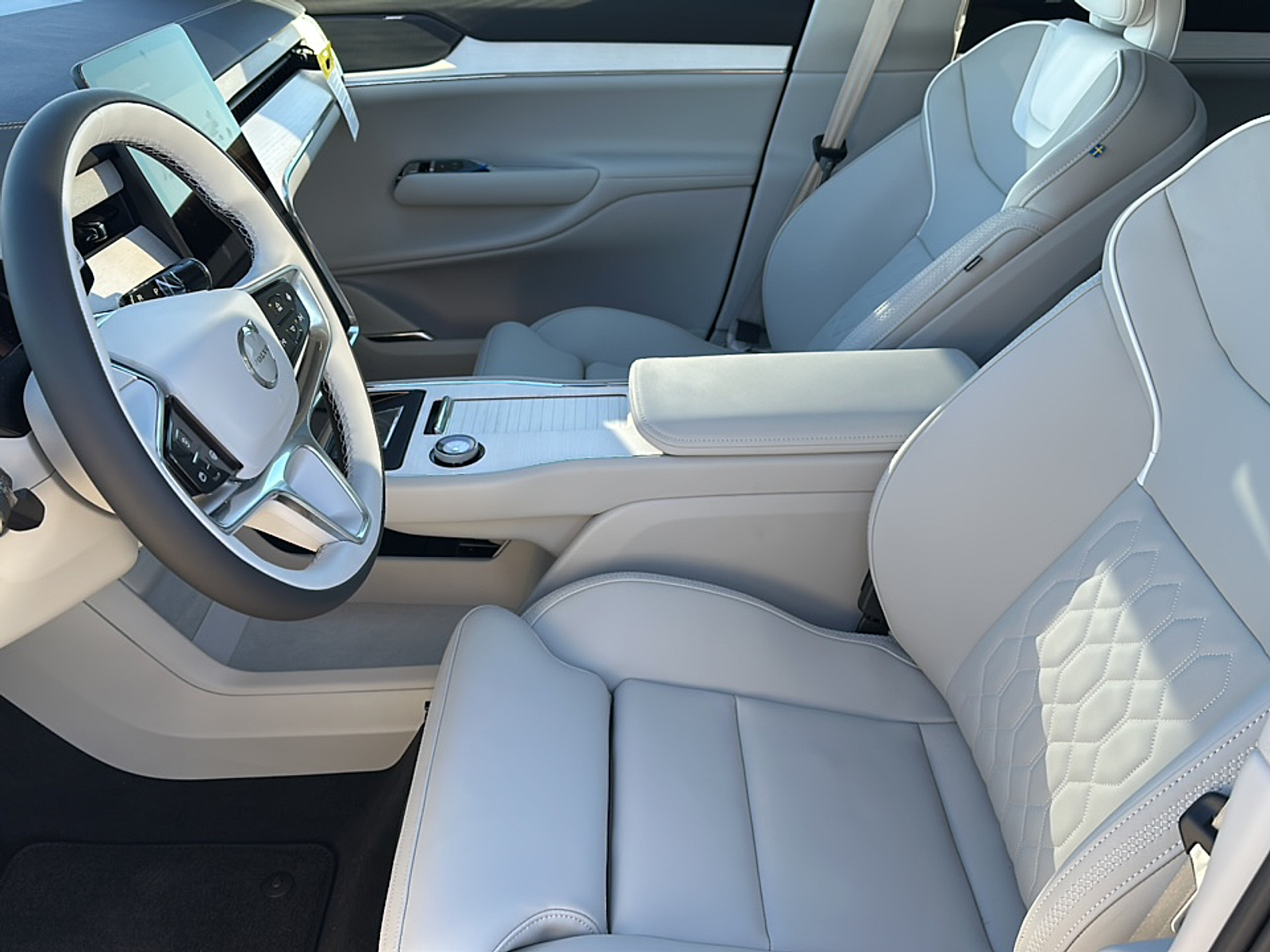 2025 Volvo EX90 Twin Motor Ultra photo 4