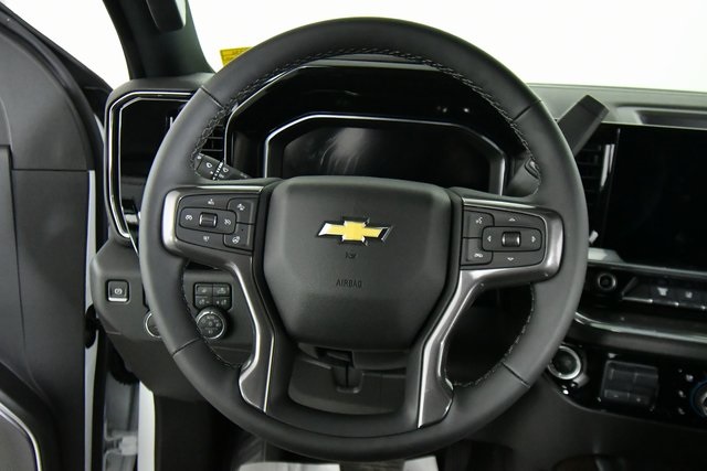 2025 Chevrolet Silverado 3500HD High Country photo 2