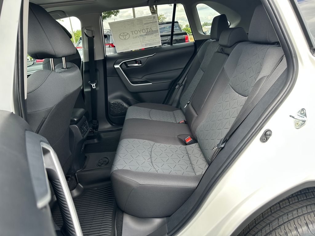 2025 Toyota RAV4 XLE photo 13