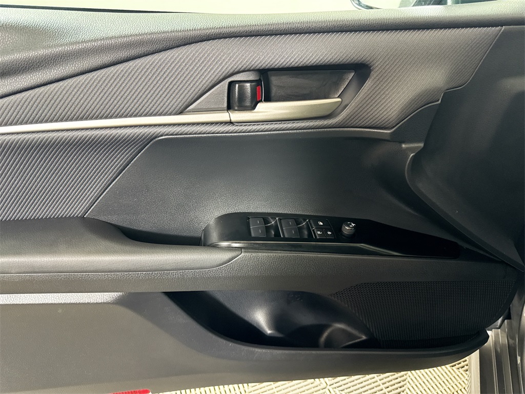 2025 Toyota Camry SE photo 23