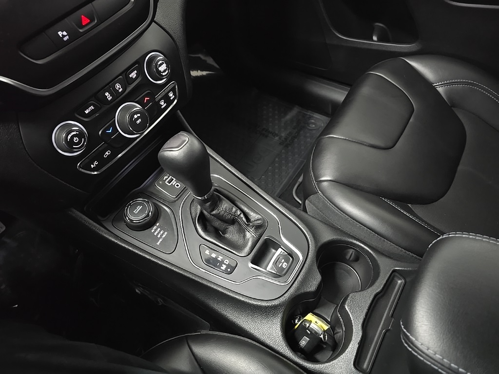 2020 Jeep Cherokee Latitude photo 25