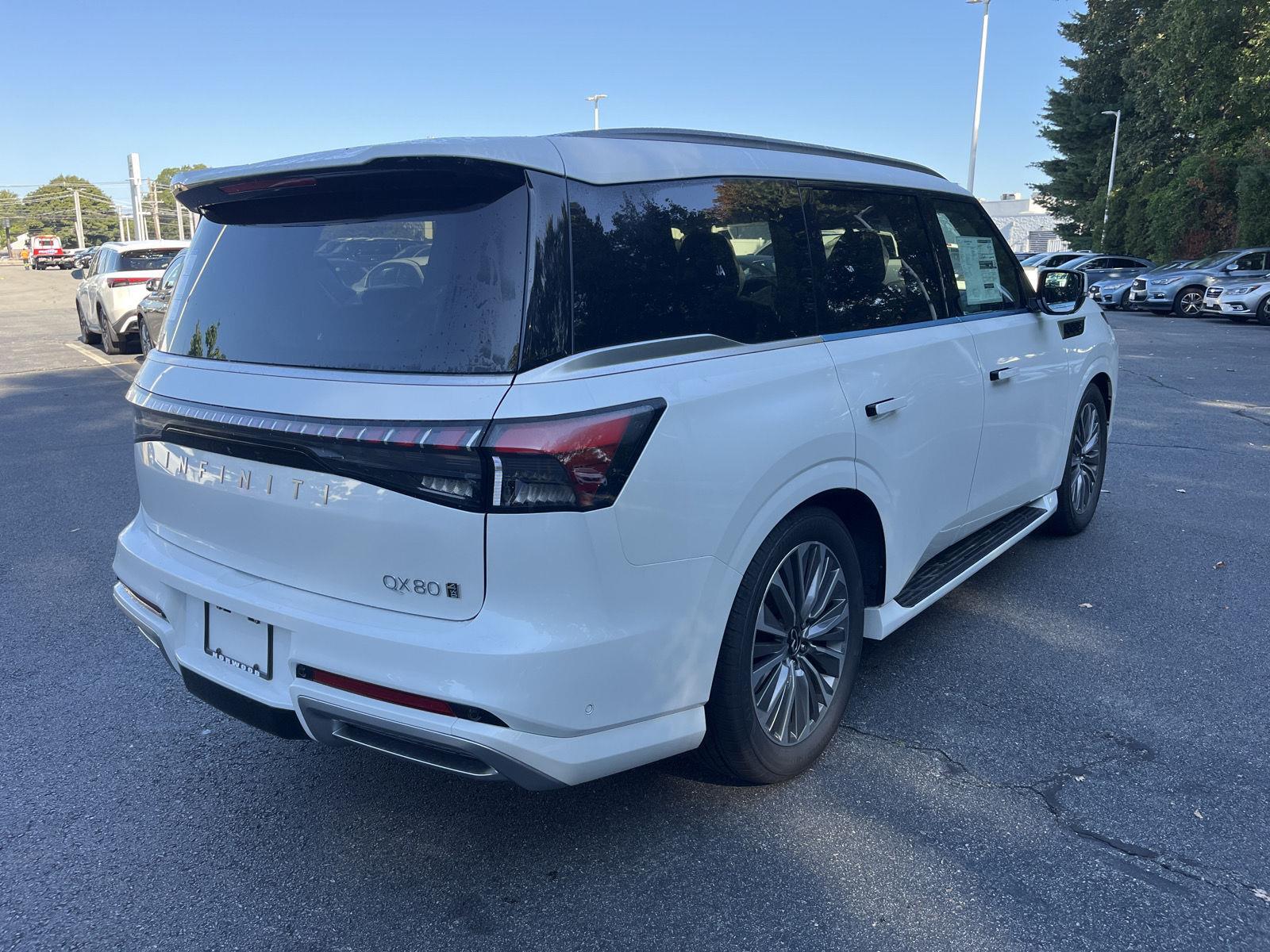 2026 Infiniti QX80 Luxe photo 3