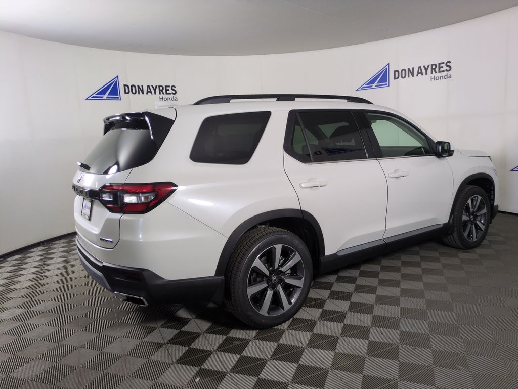 2025 Honda Pilot Touring photo 4