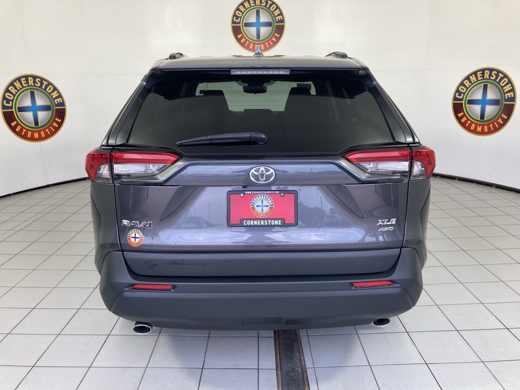 2022 Toyota RAV4 XLE photo 11