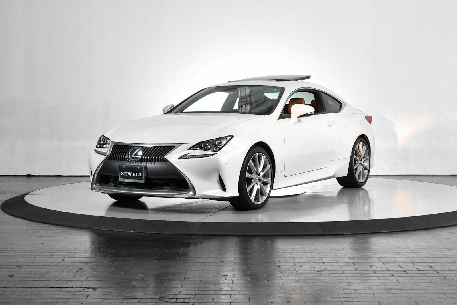 2016 Lexus RC 350's photo