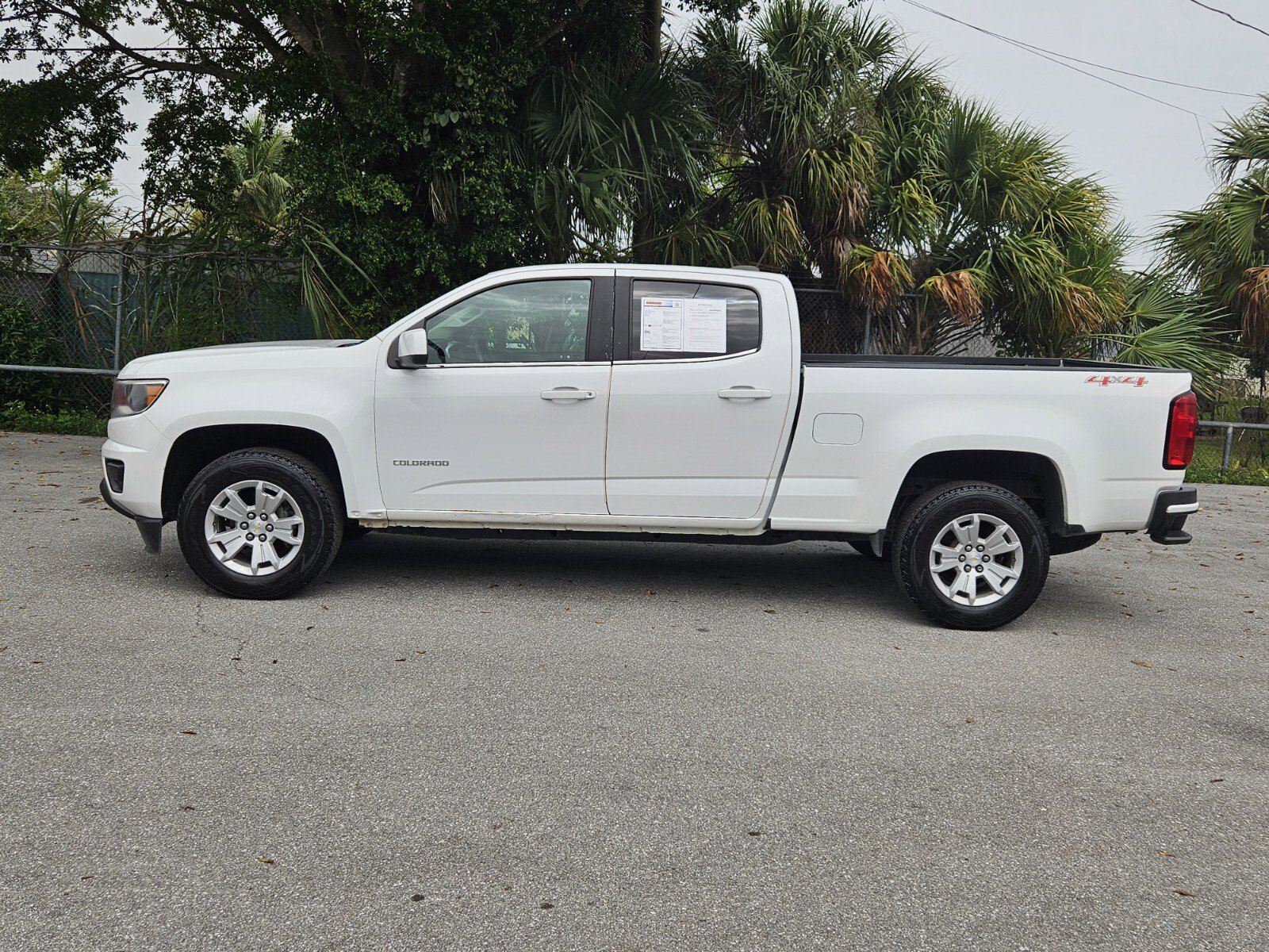 2019 Chevrolet Colorado LT photo 2